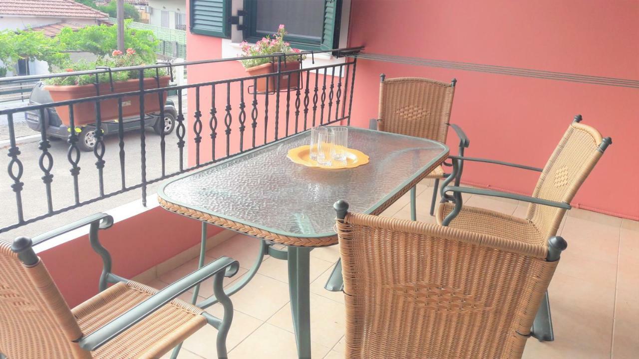 איה אפימיה Giannos Apartments מראה חיצוני תמונה