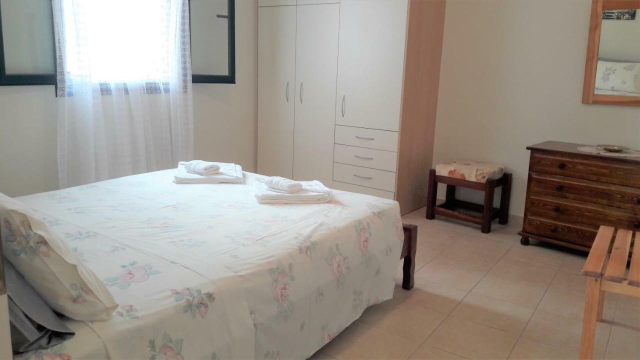 איה אפימיה Giannos Apartments מראה חיצוני תמונה