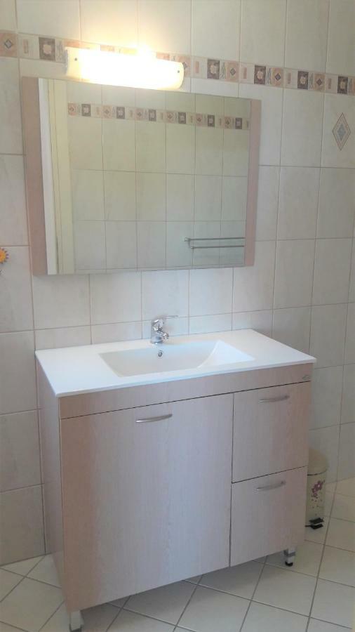 איה אפימיה Giannos Apartments מראה חיצוני תמונה