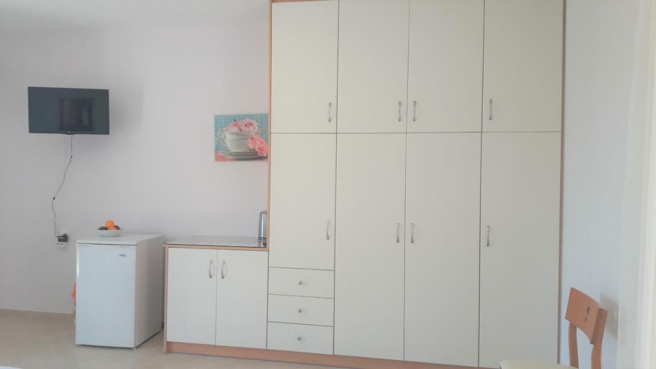 איה אפימיה Giannos Apartments מראה חיצוני תמונה